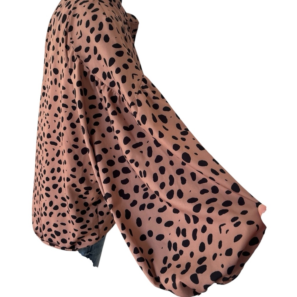 Tan and black cheetah print puff sleeve button down satin blouse M - Picture 6 of 11